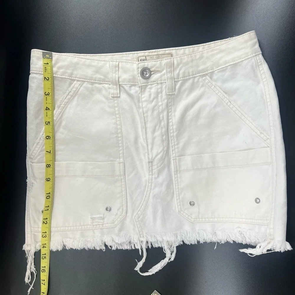 Free People White Cargo Distressed Mini Skirt With Pockets Raw Hem Size 27 - Picture 9 of 10
